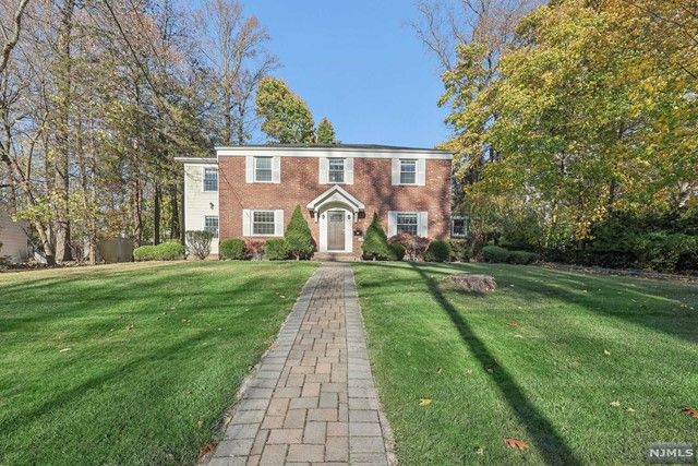 $1,390,000 | 29 Woodland Park Drive | Tenafly