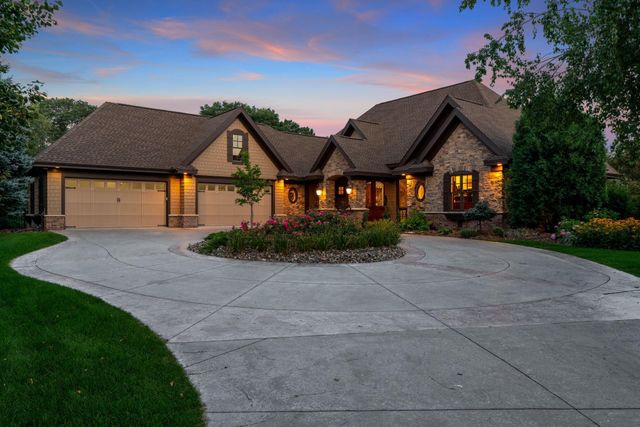 $1,900,000 | 2935 Jonquil Trail North | Lake Elmo