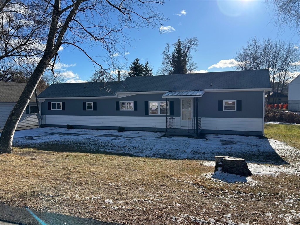 a view of a house with a yard