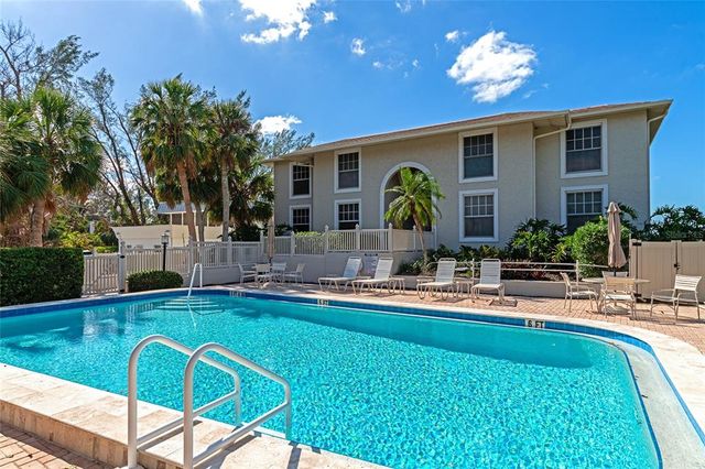 $1,190,000 | 5201 Gulf Of Mexico Drive, Unit 104 | Longboat Key