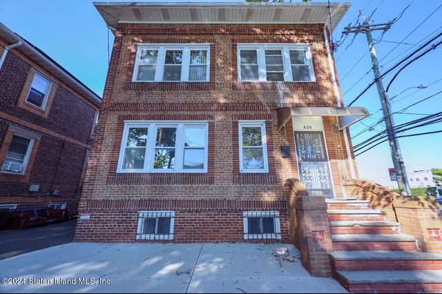 $1,389,900 | 435 Cromwell Avenue | Dongan Hills