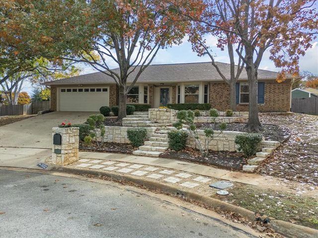 $425,000 | 3032 Scenic Hills Court | Bedford