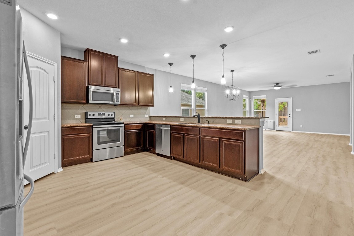 Kitchen/ open floor plan