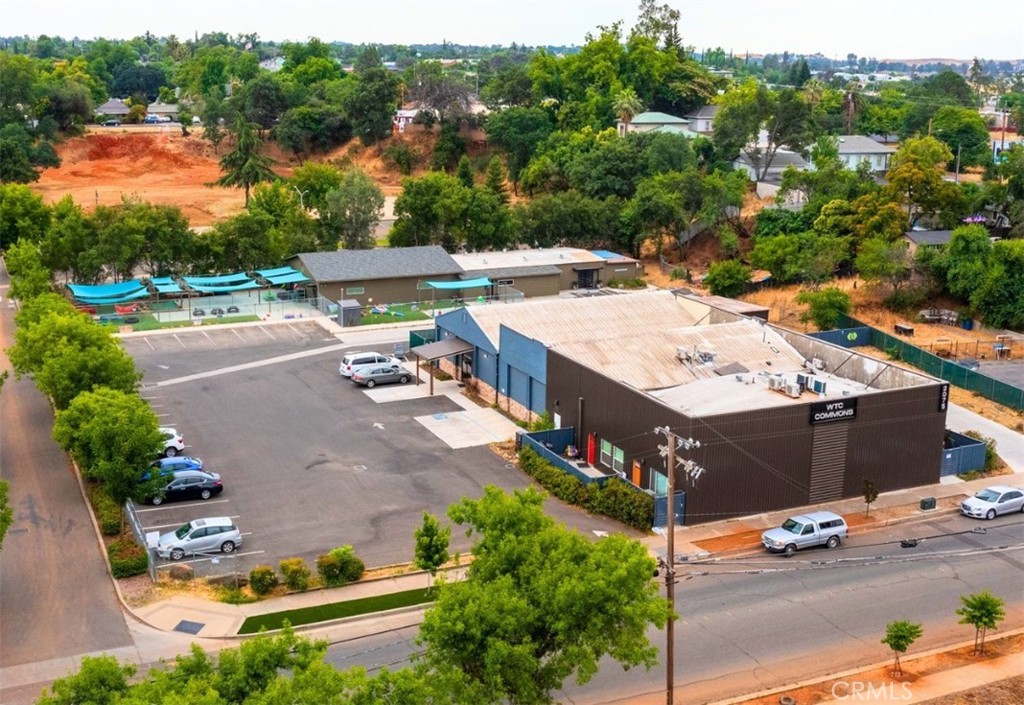 an aerial view of a house with yard swimming pool and outdoor seating