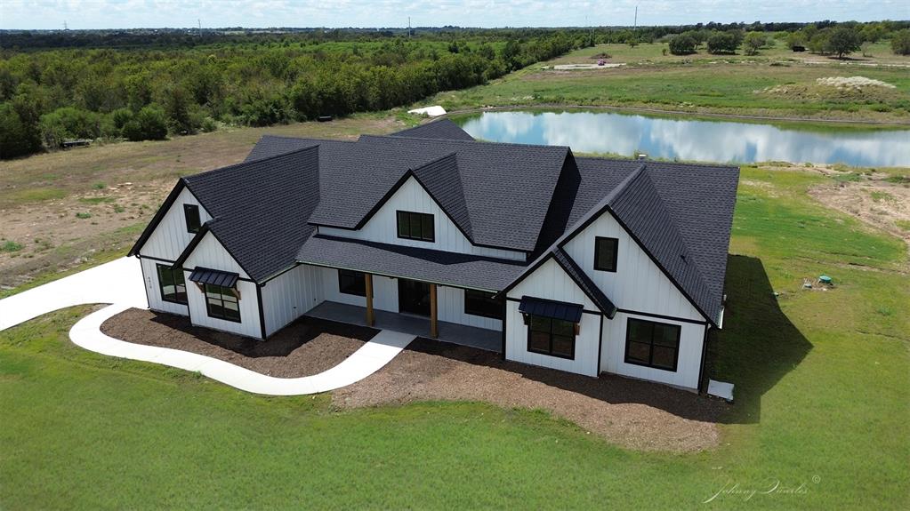 an aerial view of a house having yard