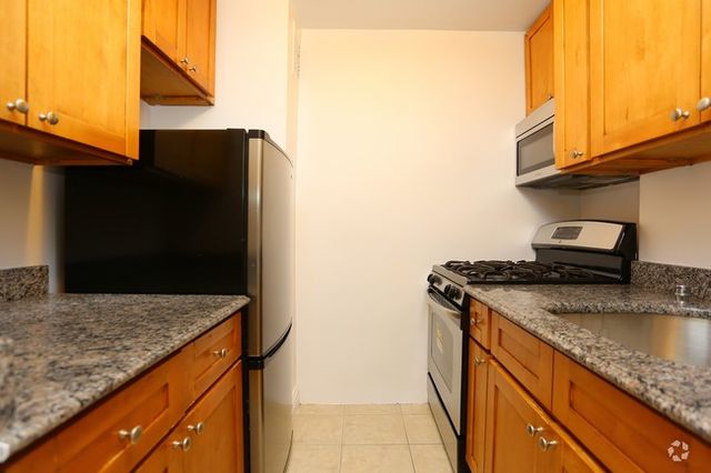 $2,925 | 792 Columbus Avenue, Unit 15H | Upper West Side