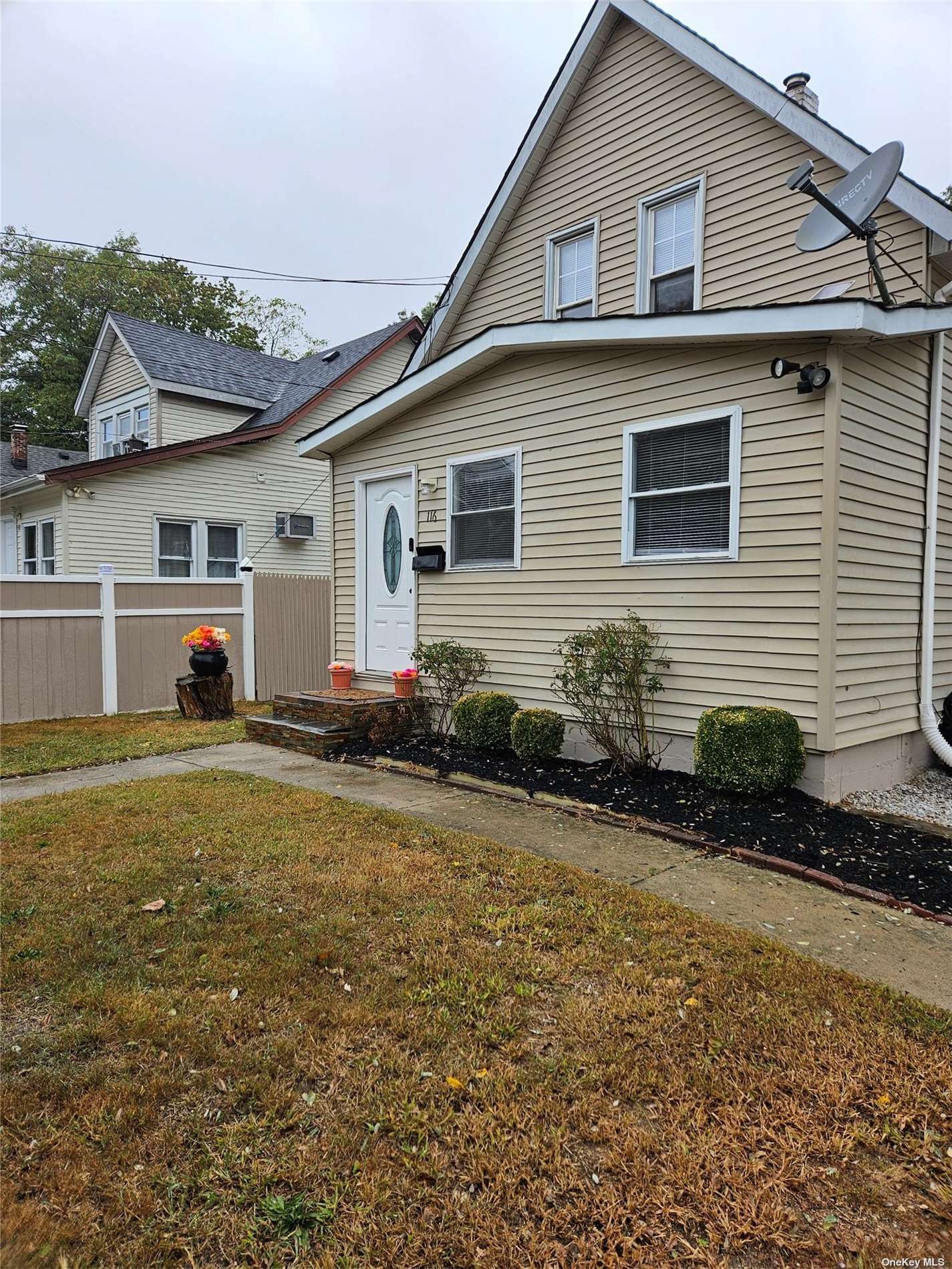 a view of a house with backyard and sitting area