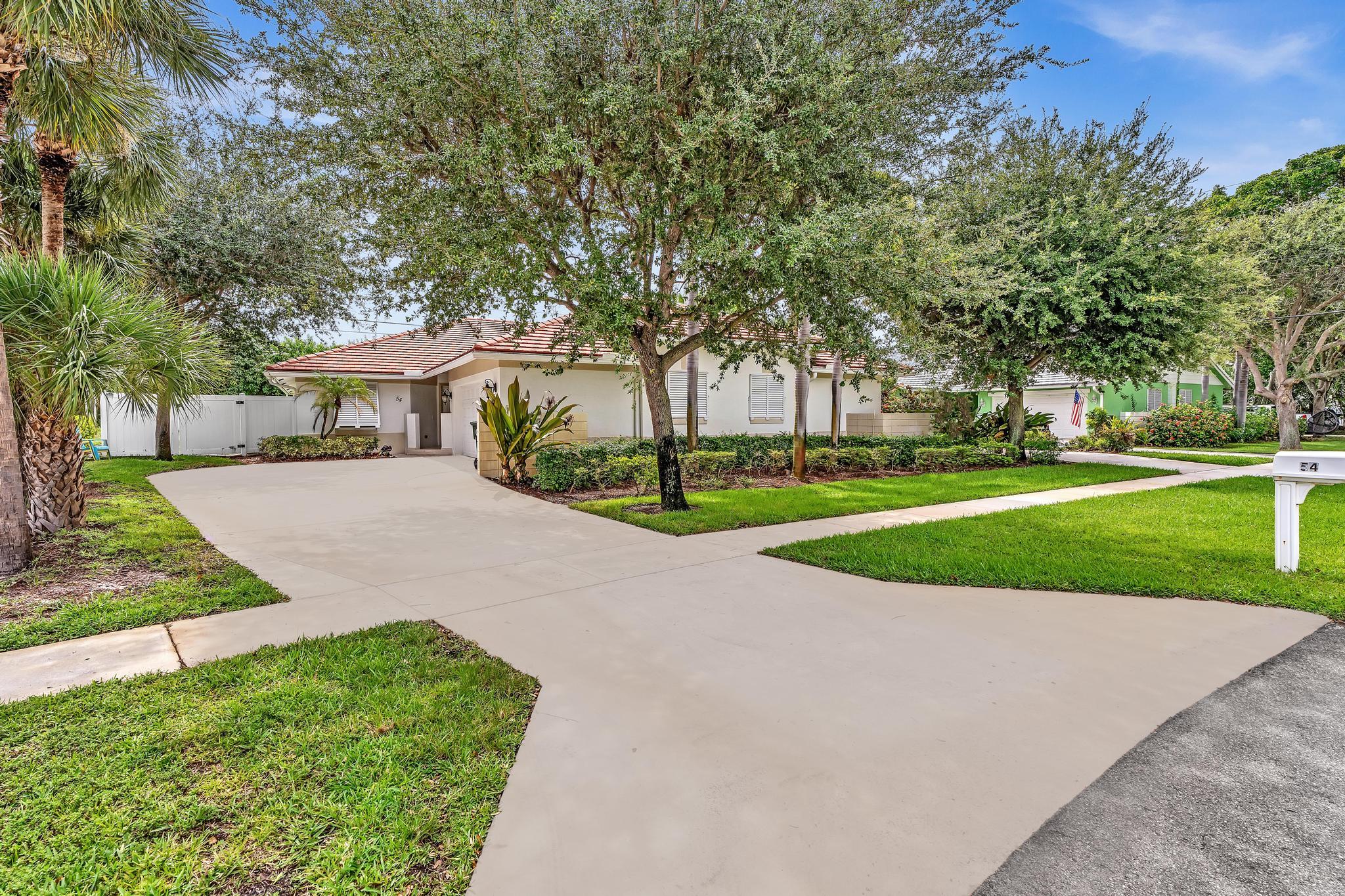 Long driveway w/ 2 Car Garage