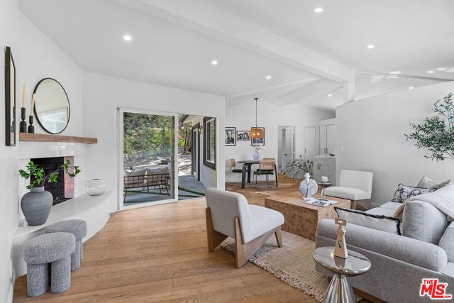 $1,425,000 | 15284 Rayneta Drive | Sherman Oaks