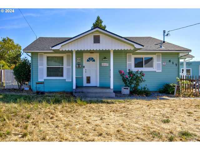 $285,000 | 617 Northeast Channon Avenue | Roseburg