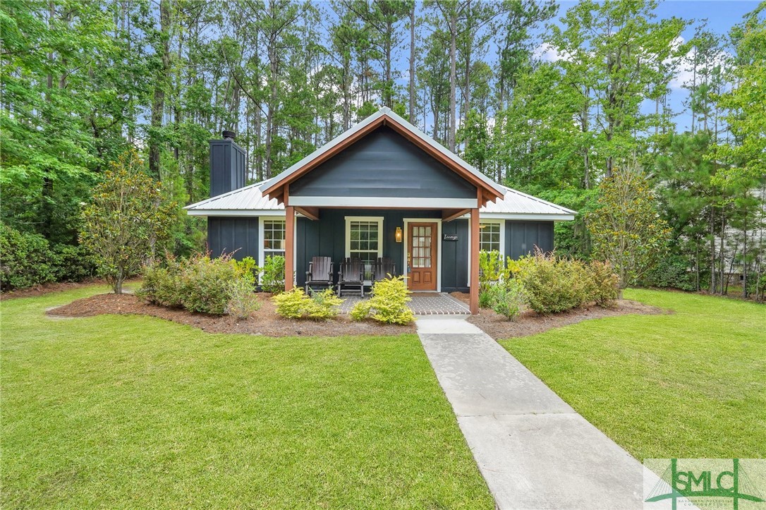 Front View Entrance with Coverd Porch 1