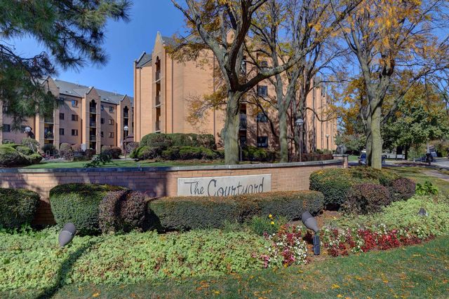 $299,875 | 7400 West Lawrence Avenue, Unit 426 | Harwood Heights