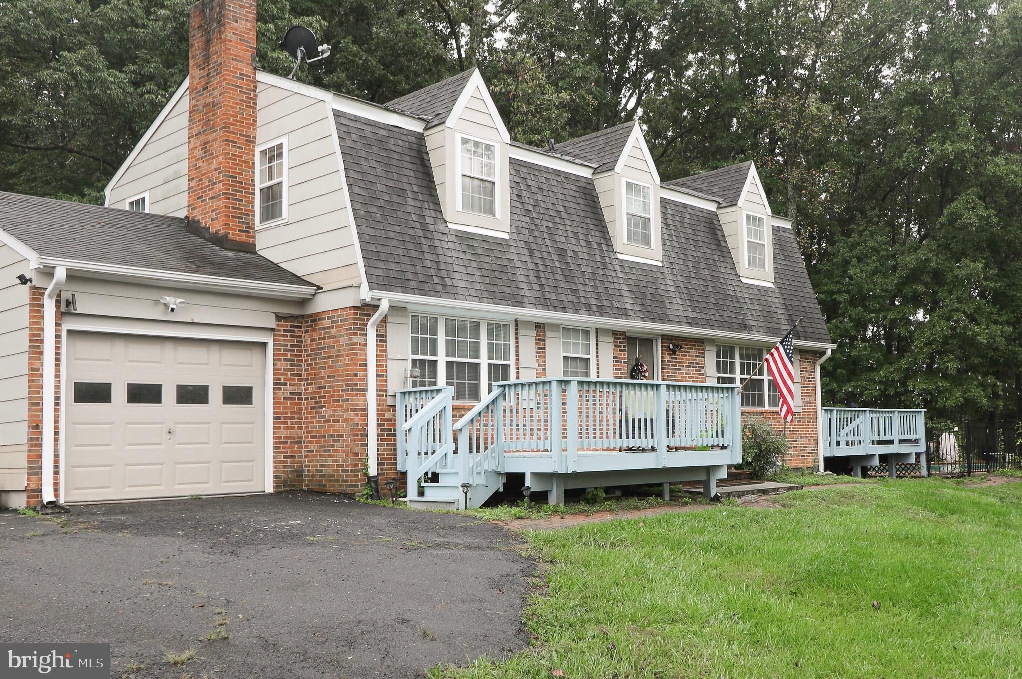 a view of house with backyard