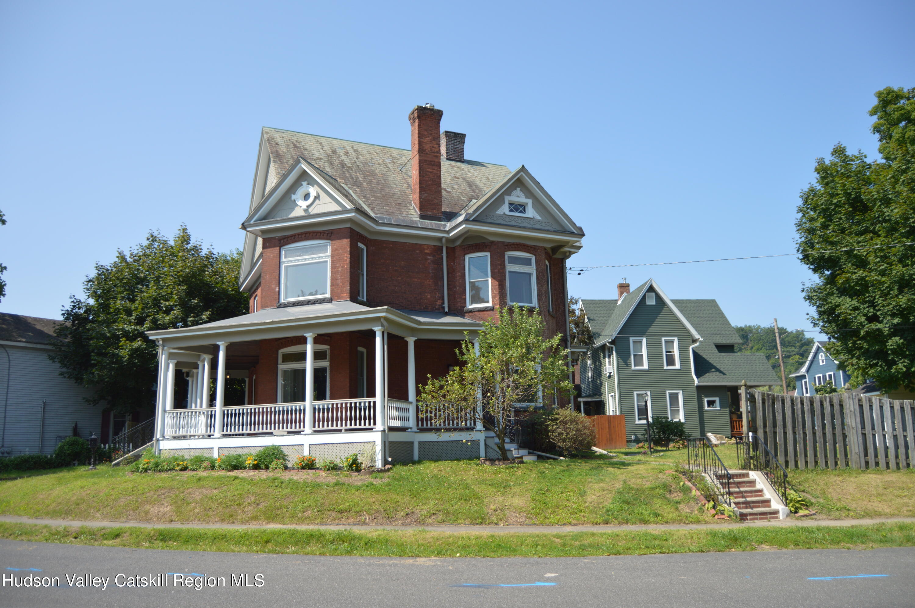 a view of house with yard in front of it