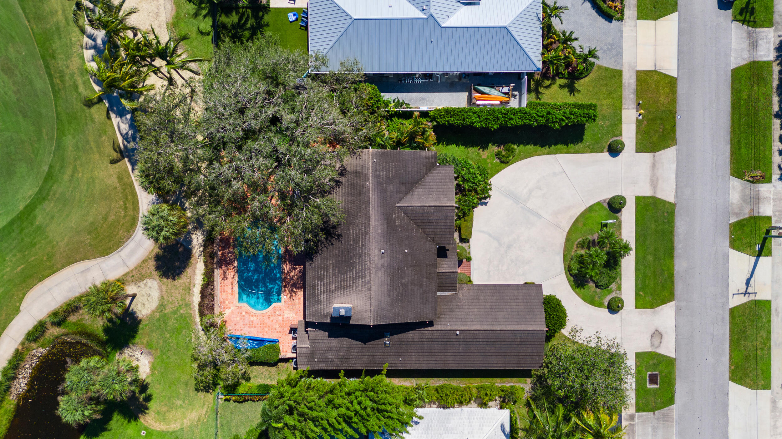 an aerial view of a house with yard swimming pool and outdoor seating