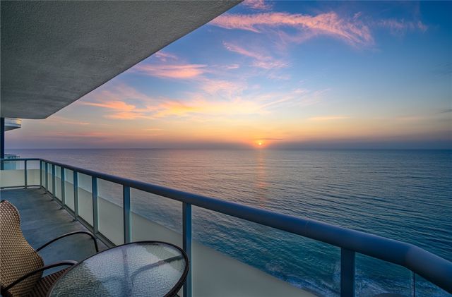 $2,100,000 | 3554 Ocean Drive, Unit PH4N | Oceanside