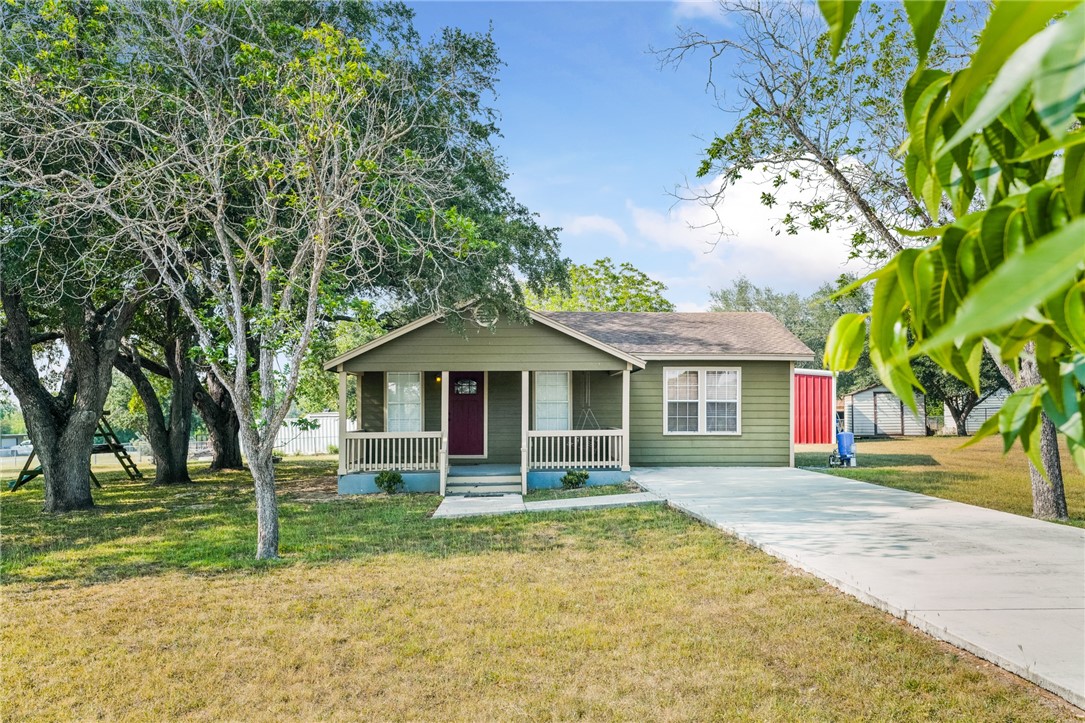 a view of a house with a yard