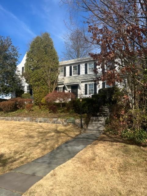 View of front of house featuring a front yard