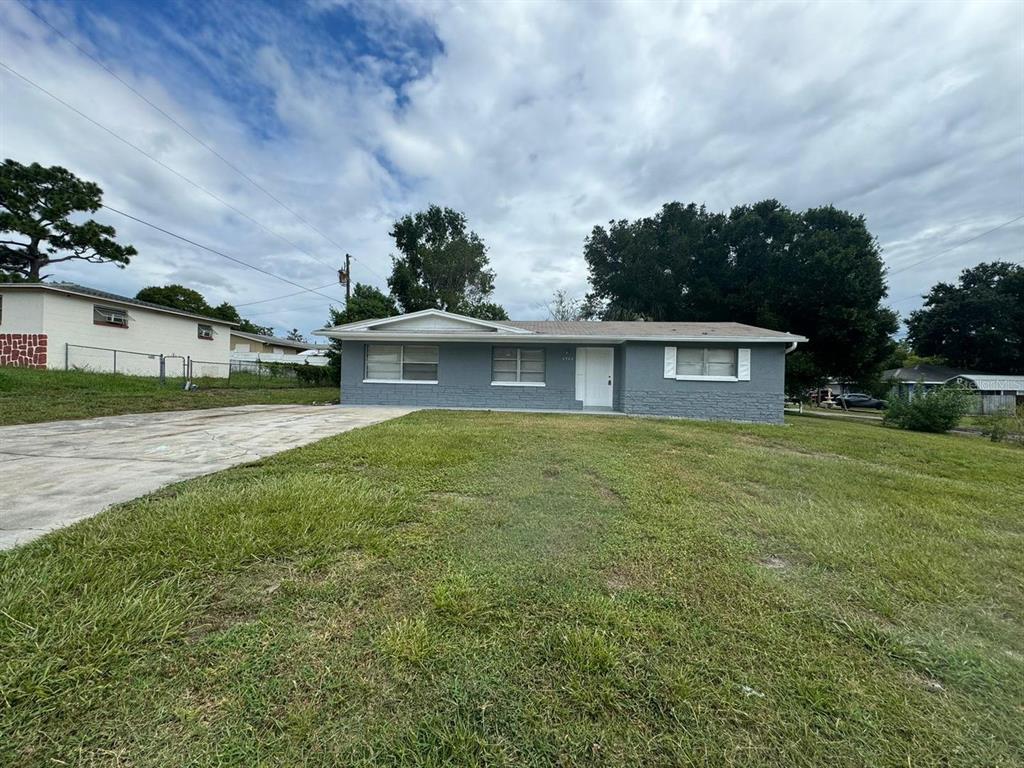 a front view of house with yard and entertaining space