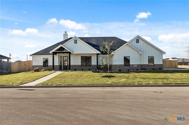 $557,500 | 5218 Hollow Ranch Drive