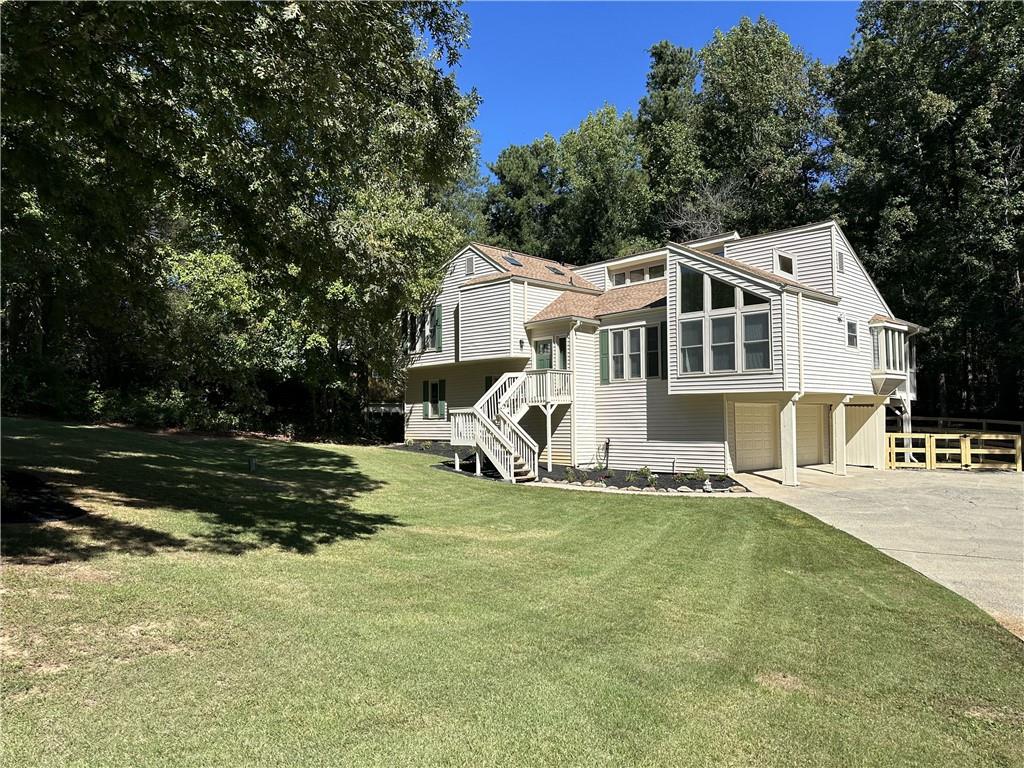 a view of a house with a yard