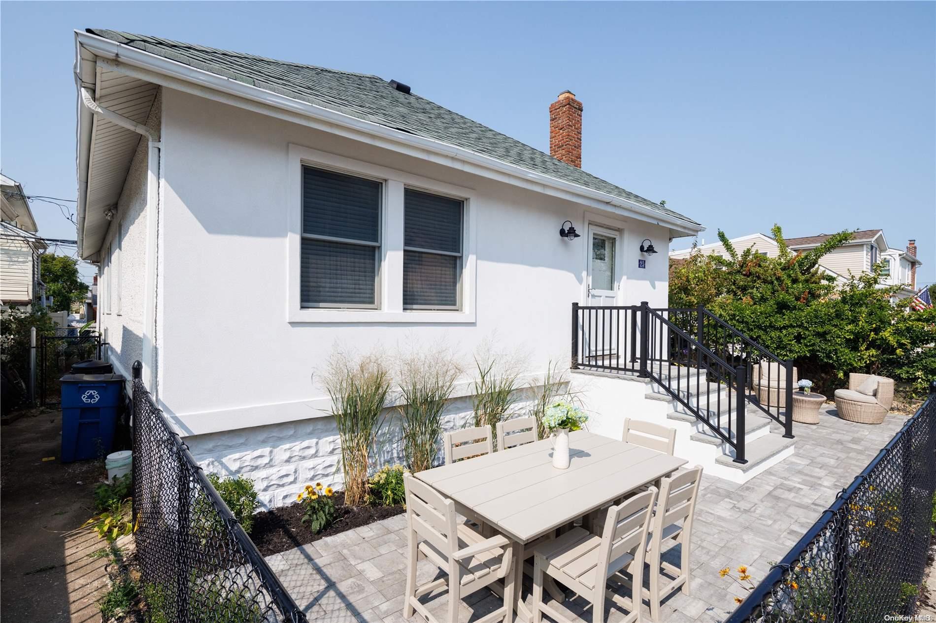 Patio & fenced in yard