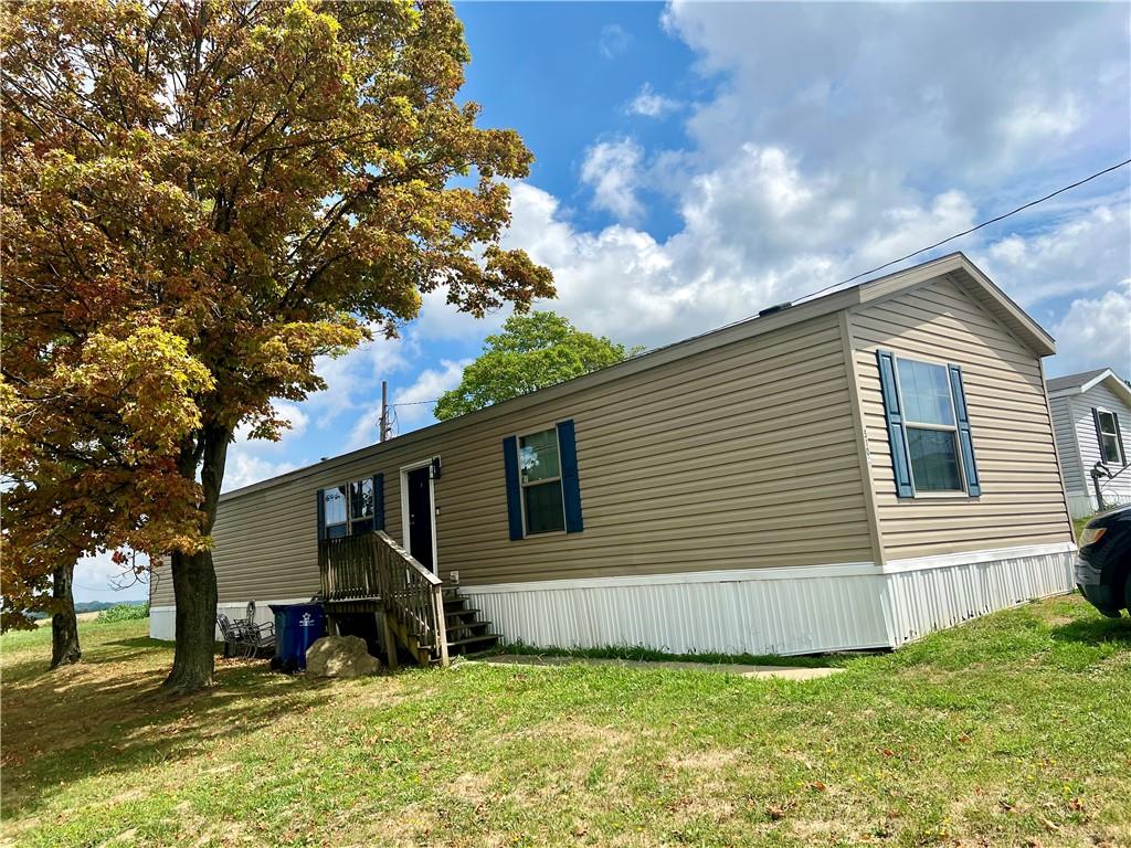 a view of a house with a yard