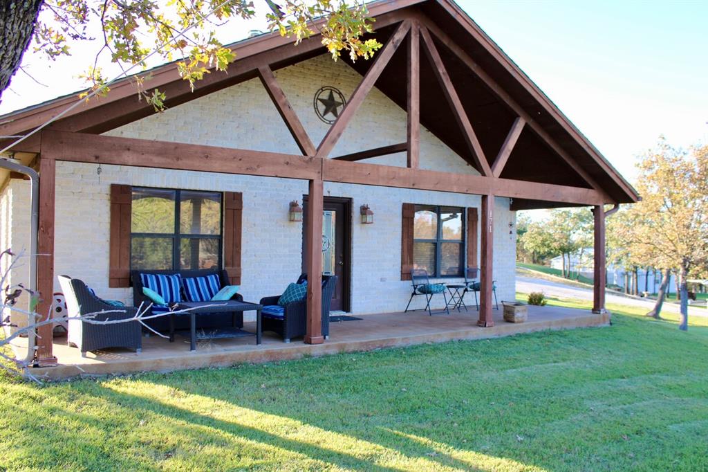 a view of an house with backyard and porch