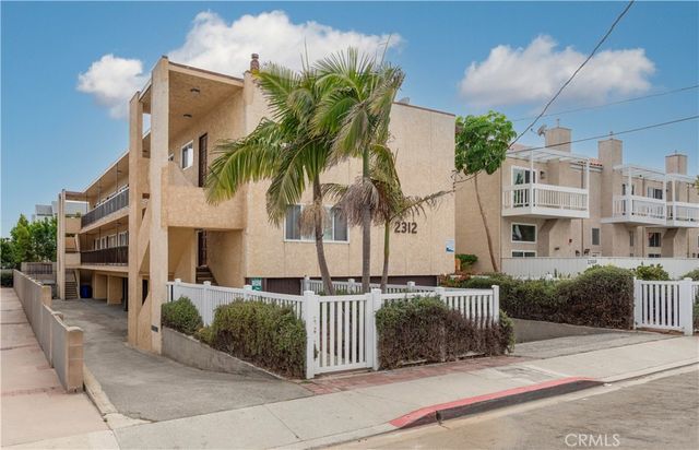 $2,150 | 2312 Vanderbilt Lane, Unit 9 | North Redondo Beach