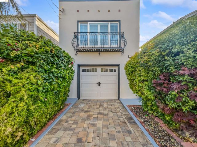 $1,262,000 | 144 Elm Avenue | Huntington Park