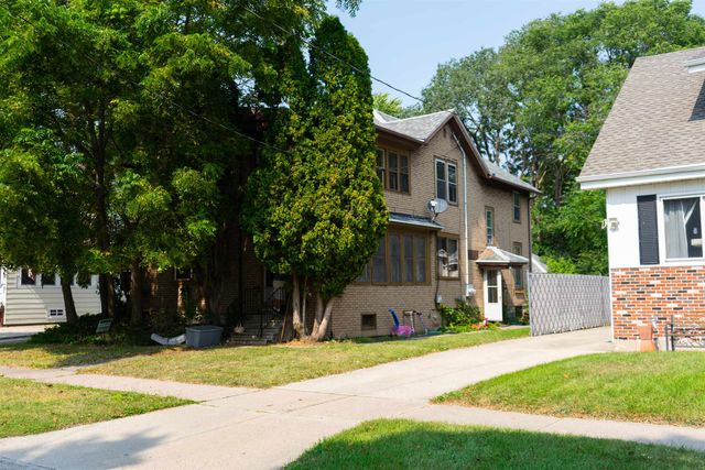 $214,900 | 222 West 16th Avenue | Oshkosh City Center