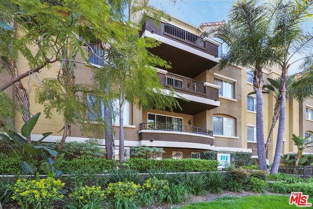 $2,195 | 1561 South Barrington Avenue, Unit 309 | West Los Angeles