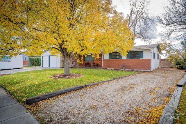 $379,900 | 8211 West Pembrook Drive | West Bench