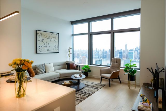 $2,223,252 | 3 Court Square, Unit 5512 | Long Island City