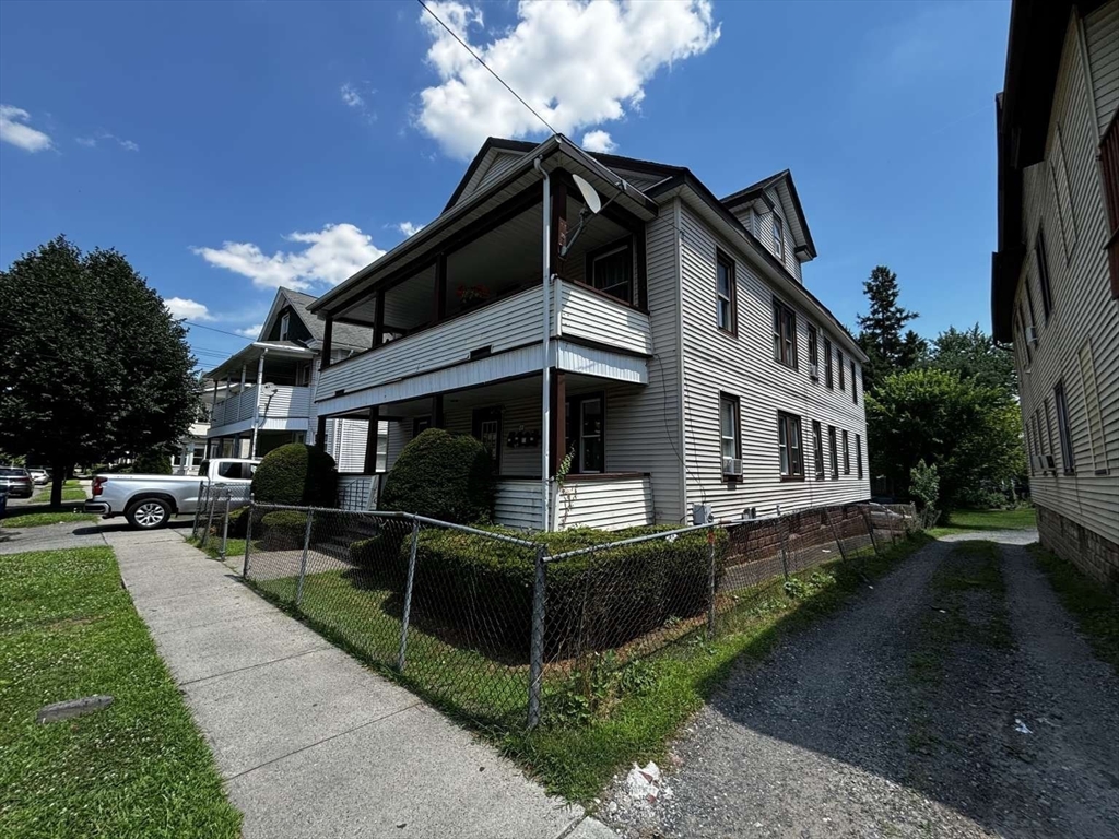 a view of a house with a yard