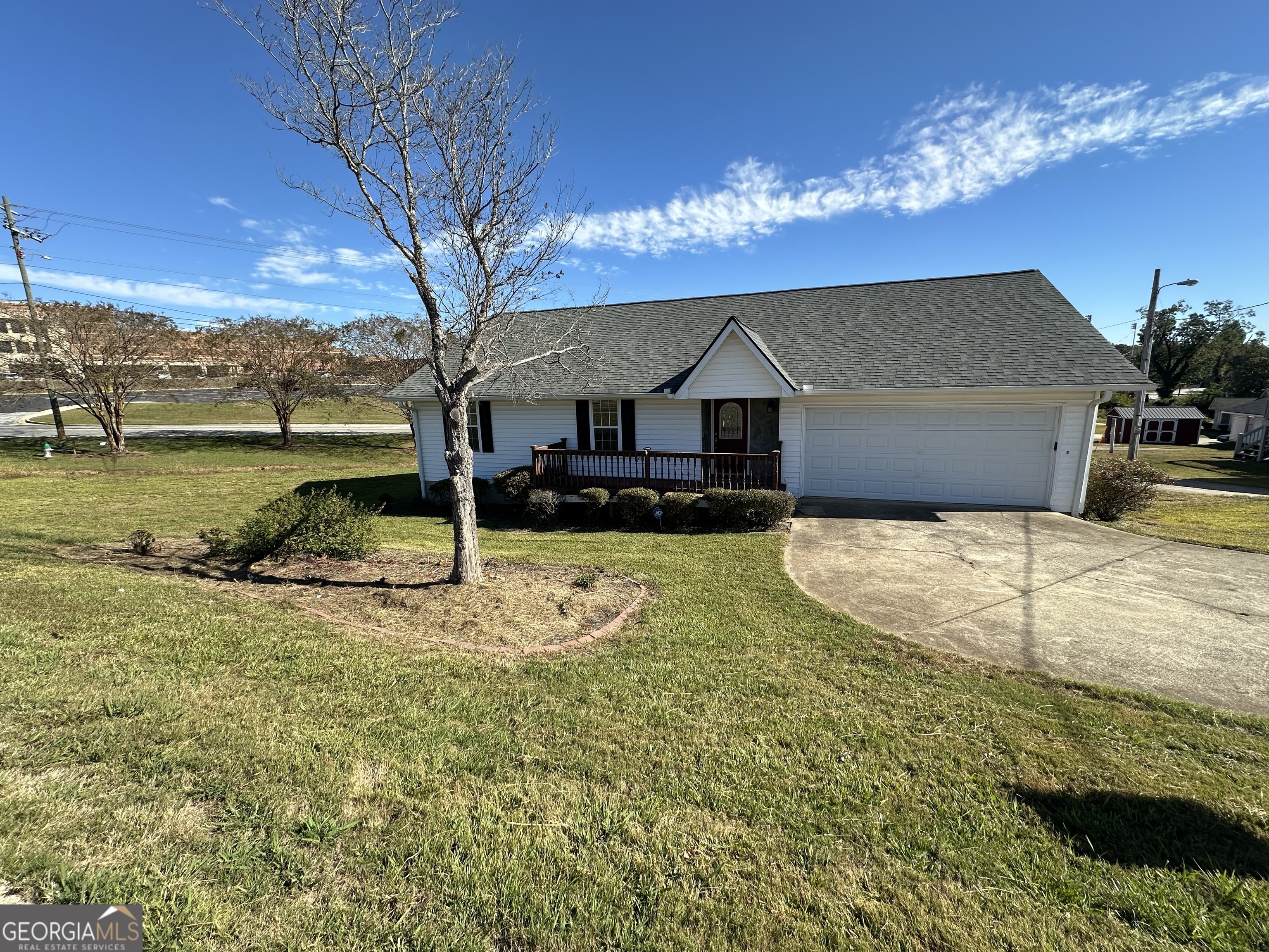 a view of a house with a yard