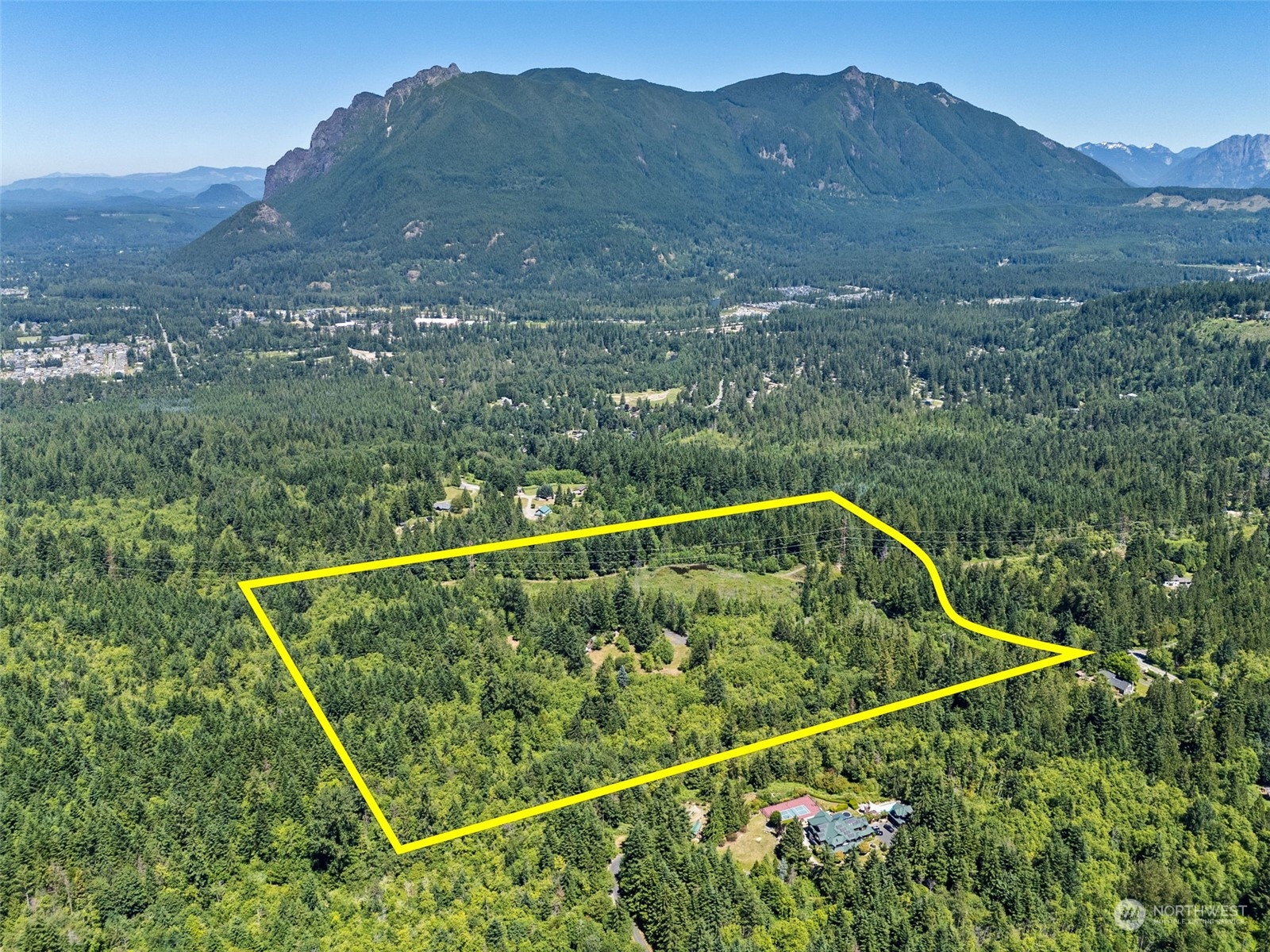 a view of a small yard and mountain view