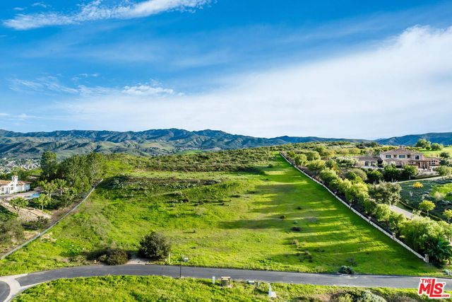 $1,995,000 | 70 Presidential Drive | Simi Wood Ranch