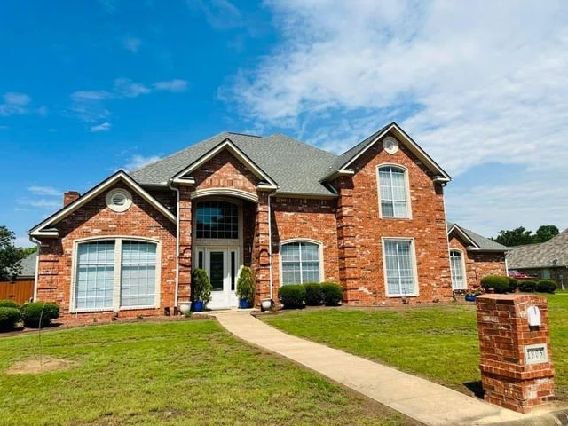 $669,900 | 1905 Briar Oak Drive | Paris