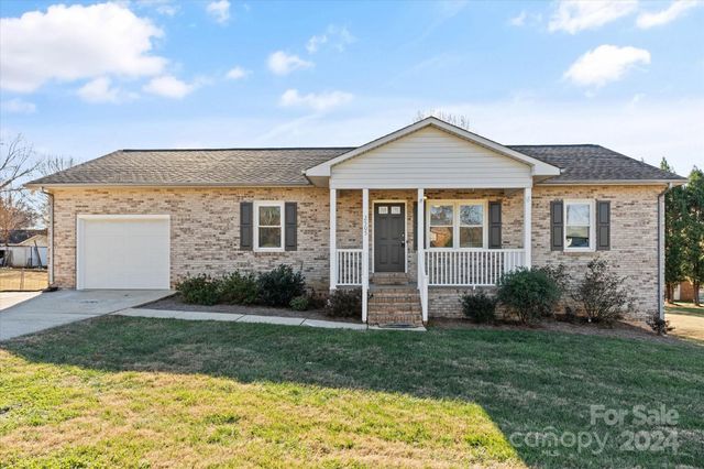 $399,900 | 2505 Ashford Drive | Jacobs Fork Township - Catawba County