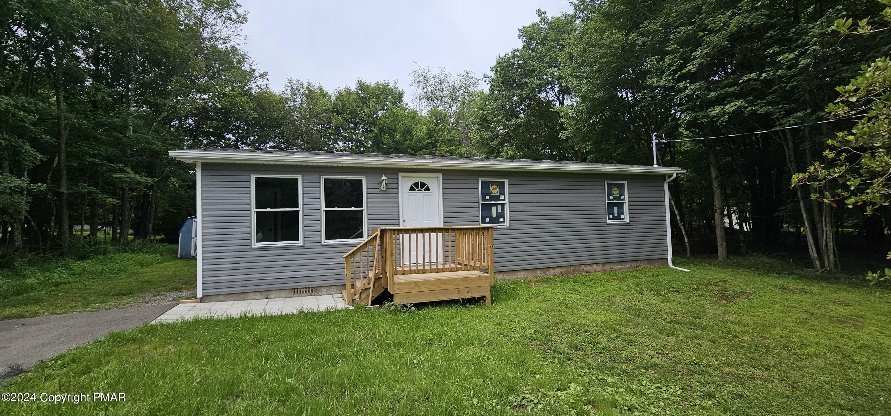 a view of a house with a backyard