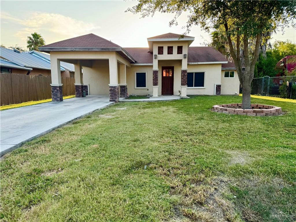 Prairie-style house with a front yard