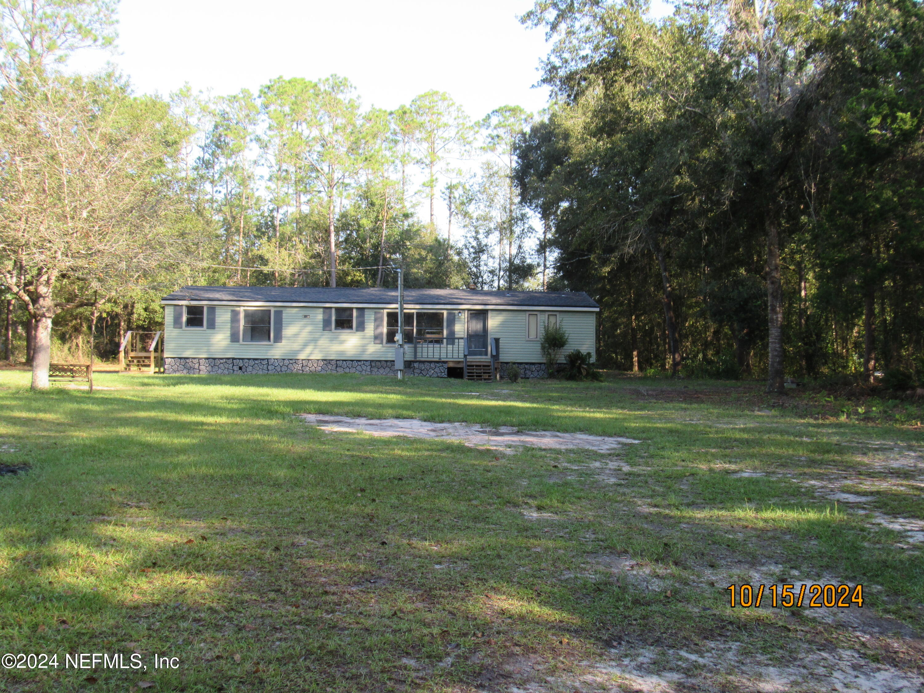 a view of a house with a big yard