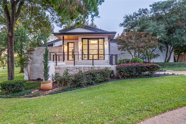 $2,395,000 | 206 Steeplechase Drive | Fox Glen