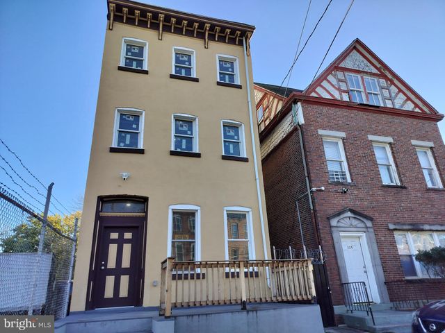 $2,200 | 227 Hamilton Avenue, Unit 1 | Greenwood-Hamilton Historic District