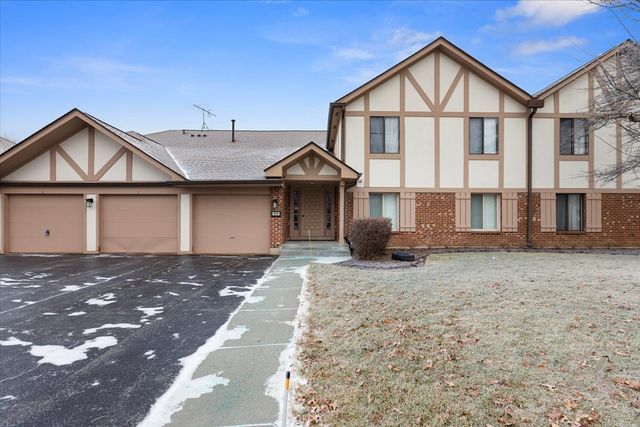 $2,250 | 936 Surrey Drive, Unit 2BL | Schaumburg