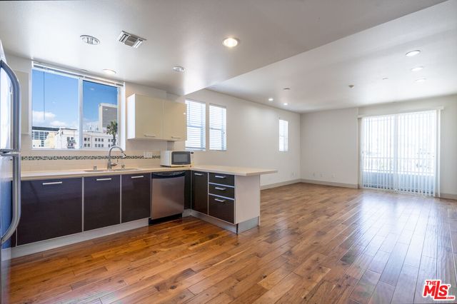 $3,650 | 848 Irolo Street, Unit 401 | Mid-Wilshire