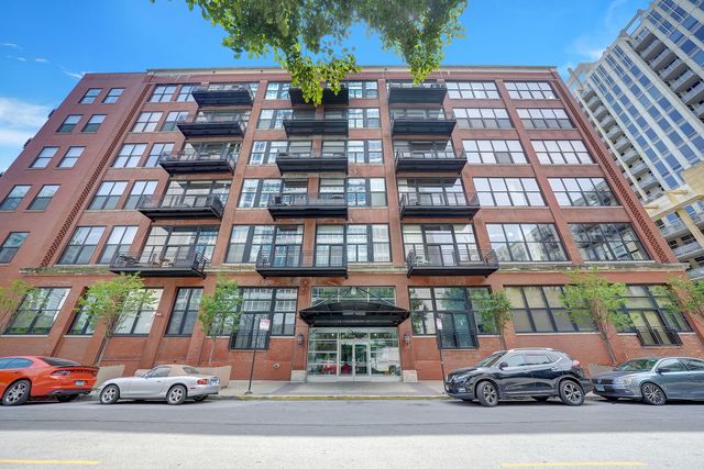 $515,900 | 525 West Superior Street, Unit 324 | River North Commons