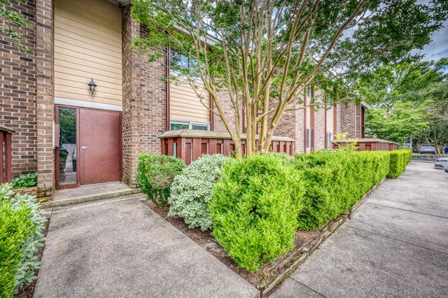 $2,500 | 753 Ashdale Drive, Unit 3A | Avondale