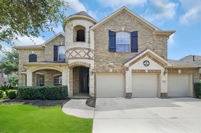 $569,990 | 2101 Woodland Court | Stonebridge